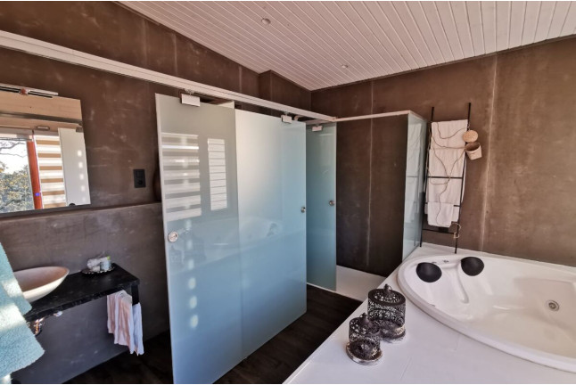 Escapada en una de las Cabañas con Bañera Hidromasaje y Jacuzzi Exterior de Nidos de Carnota (Carnota, A Coruña)