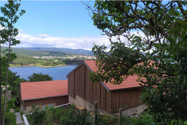 Escapada con Jacuzzi en Cabañitas del Bosque: Pallales de Albeida con Acceso a Spa Spasinho (Outes, A Coruña) - De domingo a jueves