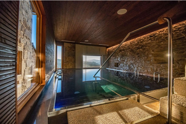 Escapada con Jacuzzi en Cabañitas del Bosque: Pallales de Albeida con Acceso a Spa Spasinho (Outes, A Coruña) - De domingo a jueves