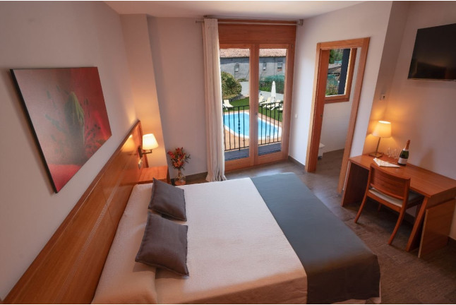 Escapada con Comida o Cena en Hotel Cal Marçal (Puig-reig, Barcelona)