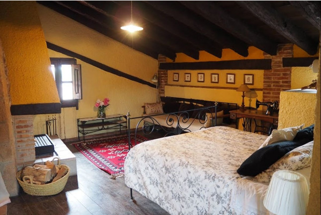 Escapada en Habitación Rovelló con Desayuno en Mas Cal Sastre (Sant Hilari Sacalm, Girona)