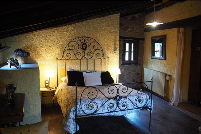 Escapada en Habitación Rovelló con Desayuno en Mas Cal Sastre (Sant Hilari Sacalm, Girona)