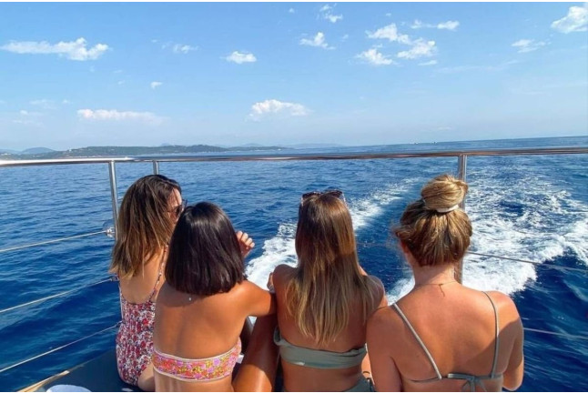 Excursión en Catamarán a Cala Blanca con Moto de Agua, Baño y Comida (Jávea, Alicante)