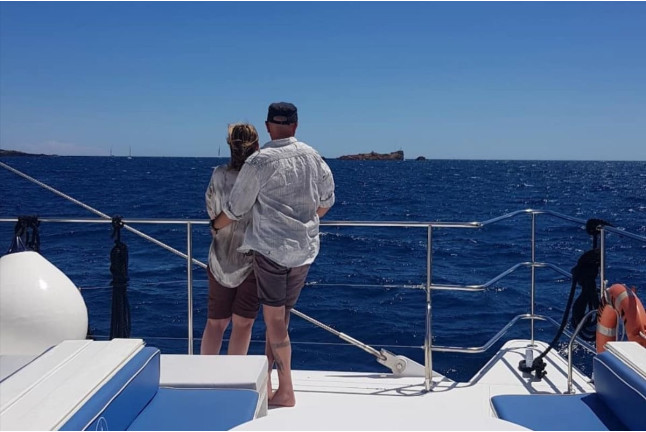 Excursión en Catamarán a Cala Blanca con Moto de Agua, Baño y Comida (Jávea, Alicante)