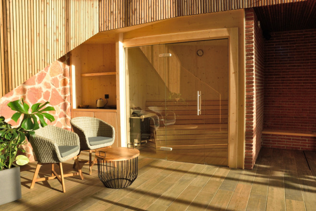 Escapada de 1 o 2 Noches en Bungalow de Madera con Desayuno y Circuito Termal en el Càmping Prades (Prades, Tarragona)