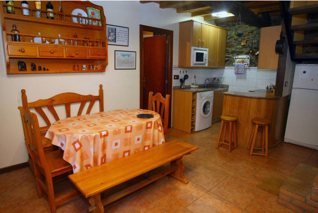 Escapada de 2 Noches con Cena en Casa de Abril (San Cristóbal de Valdueza, León)