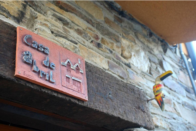 Escapada de 2 Noches con Cena en Casa de Abril (San Cristóbal de Valdueza, León)