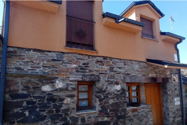 Escapada de 2 Noches con Desayuno en Casa de Abril (San Cristóbal de Valdueza, León)