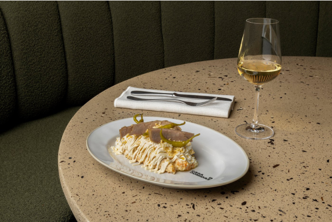 Menú Especial Aladinia: Comida o Cena para dos en Casa de Comidas Rafa Zafra del NH Collection Madrid Eurobuilding 4* (Madrid) 
