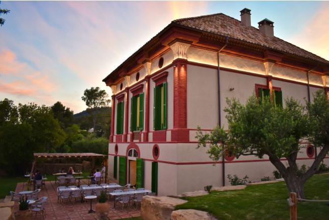 Escapada en Casa Gran 1771 - Boutique Winery Hotel 5* con Menú, Maridaje de Vinos y Visita a Bodega MontRubí con Cata (Alt Penedès)