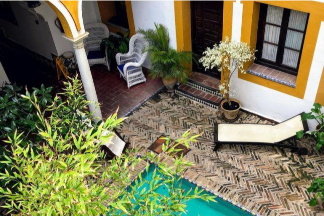 Escapada en Hotel Casa Imperial 4* y Salto en Paracaídas desde 3000 metros (Sevilla)