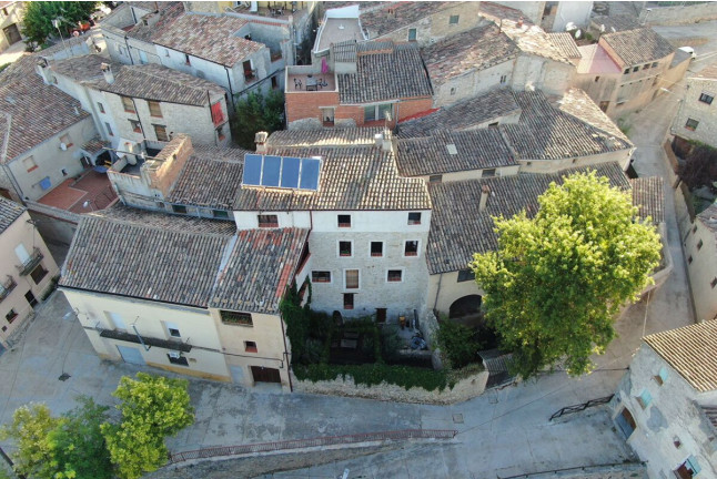 Escapada de 2 Noches con Opción a Botella de Vino en Casa Miret (Vallverd, Tarragona)