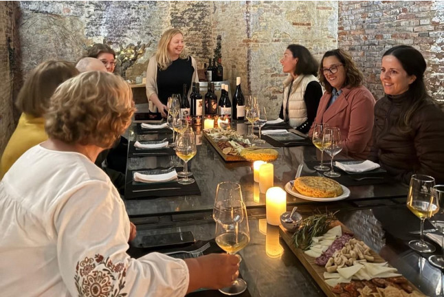 Cata de Vinos y Tabla de Embutidos y Quesos para dos en Casa Nicola (Toro, Zamora)