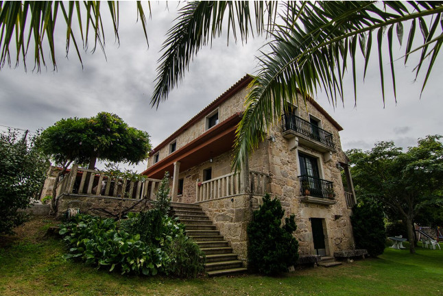 Escapada con Opción a Bañera de Hidromasaje en Casa Rural Os Carballos (Barro, Pontevedra)