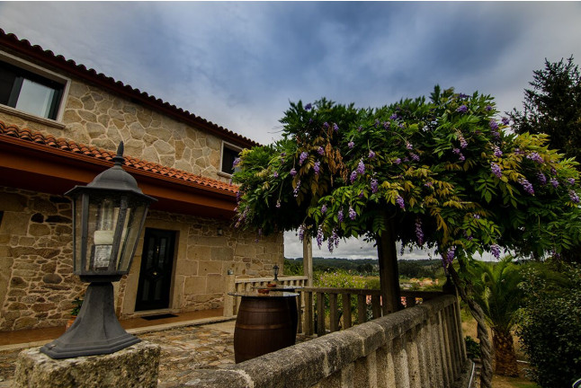 Escapada con Opción a Bañera de Hidromasaje en Casa Rural Os Carballos (Barro, Pontevedra)