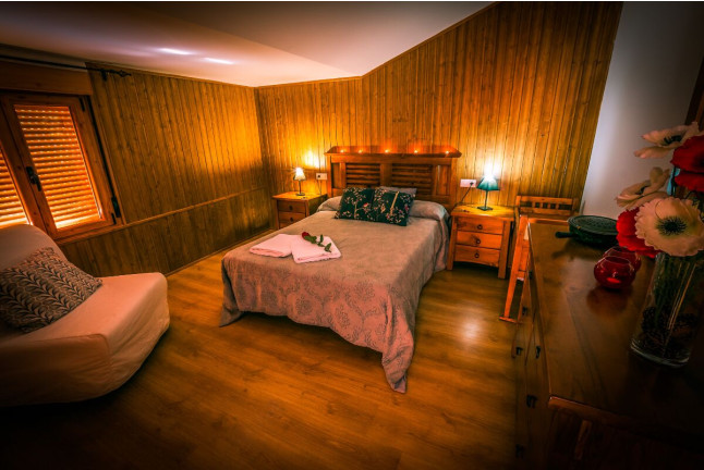 Escapada de 2 Noches con Jacuzzi Privado en Casa Rural Aguas Frías *** (La Omañuela, León)