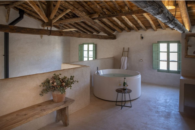 Escapada de 2 Noches con Jacuzzi en La Casita del Churrero (Castillo de Bayuela, Toledo)