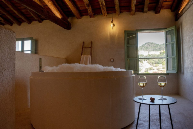 Escapada de 2 Noches con Jacuzzi en La Casita del Churrero (Castillo de Bayuela, Toledo)