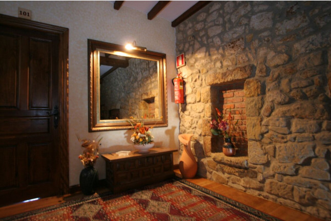 Escapada en Habitación Superior con Bañera de Hidromasaje en Casa Rural Posada El Solar 3* (Galizano, Cantabria)