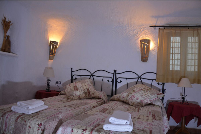 Escapada de 1 o 2 Noches con Cena en Vivienda Turística Casas Cueva el Mirador de Orce (Orce, Granada)