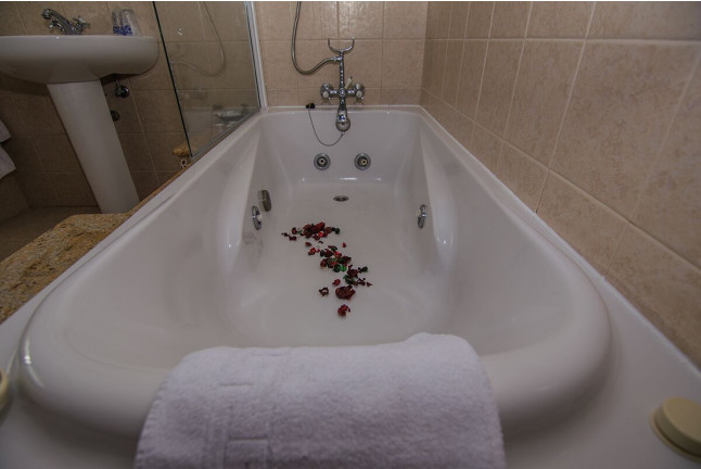 Escapada de 2 Noches con Opción a Bañera de Hidromasaje en Casa Rural Os Carballos (Barro, Pontevedra)