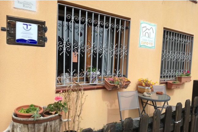 Escapada con Desayuno en Casa Rural Pano Rio (Cuevas de Cañart, Teruel)