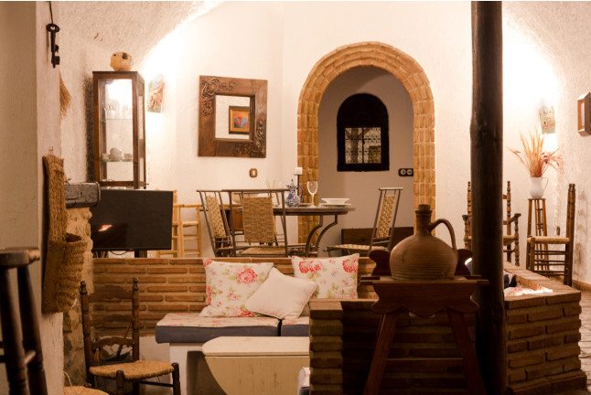 Escapada con Visita Guiada en Casas Cuevas Almagruz (Purullena, Granada)