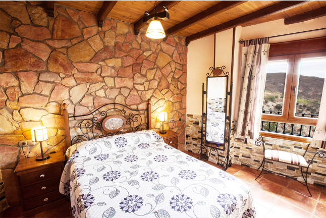 Escapada de 2 Noches con Spa en Habitación Doble o Suite de Casas Rurales Benarum (Mecina Bombarón, Granada)