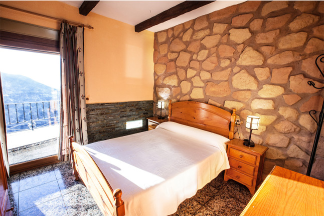 Escapada de 2 Noches en Habitación Doble o Suite con Spa y Masaje en Casas Rurales Benarum (Mecina Bombarón, Granada)