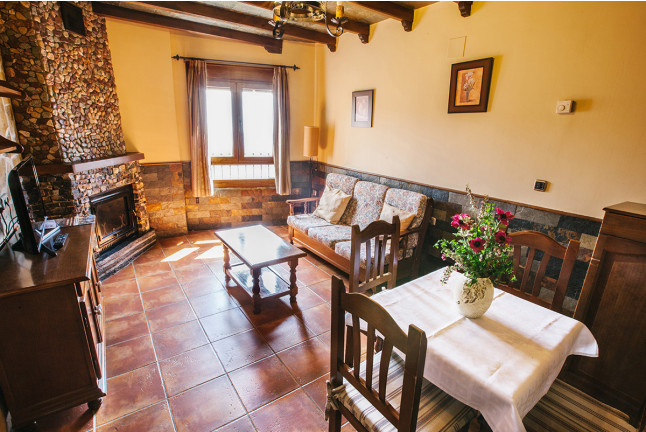 Escapada de 2 Noches en Habitación Doble o Suite con Spa y Masaje en Casas Rurales Benarum (Mecina Bombarón, Granada)