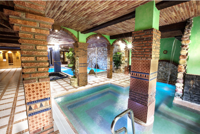 Escapada de 2 Noches en Habitación Doble o Suite con Spa y Masaje en Casas Rurales Benarum (Mecina Bombarón, Granada)