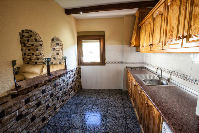 Escapada de 2 Noches en Habitación Doble o Suite con Spa y Masaje en Casas Rurales Benarum (Mecina Bombarón, Granada)
