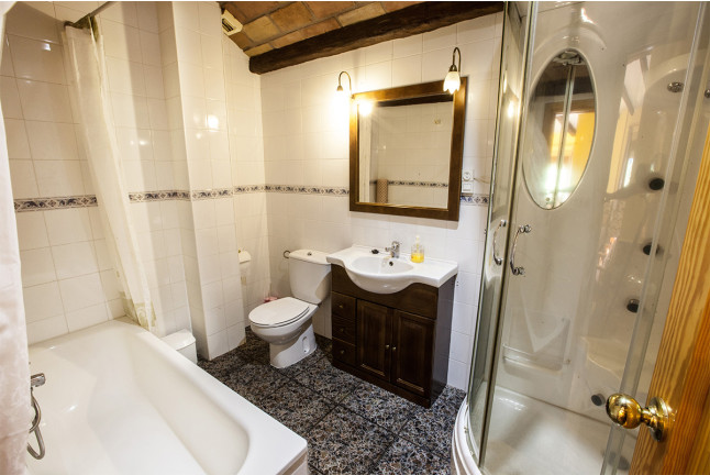 Escapada de 2 Noches en Habitación Doble o Suite con Spa y Masaje en Casas Rurales Benarum (Mecina Bombarón, Granada)
