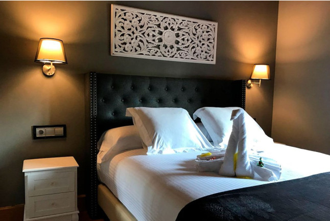 Escapada con Spa y Visita a Coches Clásicos en Hotel Boutique Casona de la Pinta (Riocorvo, Cantabria)