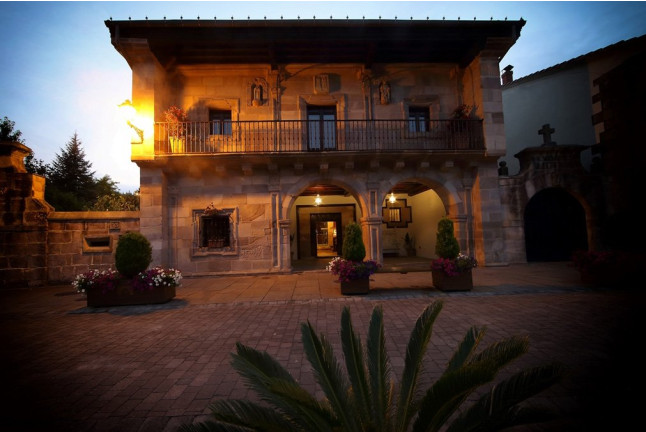 Escapada con Spa y Visita a Coches Clásicos en Hotel Boutique Casona de la Pinta (Riocorvo, Cantabria)