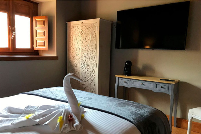 Escapada con Spa y Visita a Coches Clásicos en Hotel Boutique Casona de la Pinta (Riocorvo, Cantabria)