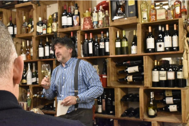 Cata de Vinos con Maridaje de Quesos en Avinae Wine & Spirits (Palma, Mallorca)