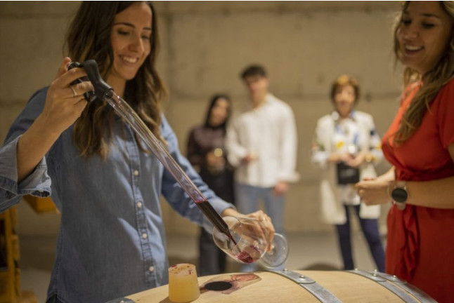 Visita a Bodega Raíces Ibéricas y Cata de Vinos para dos en Finca Calderón (Requena, Valencia)