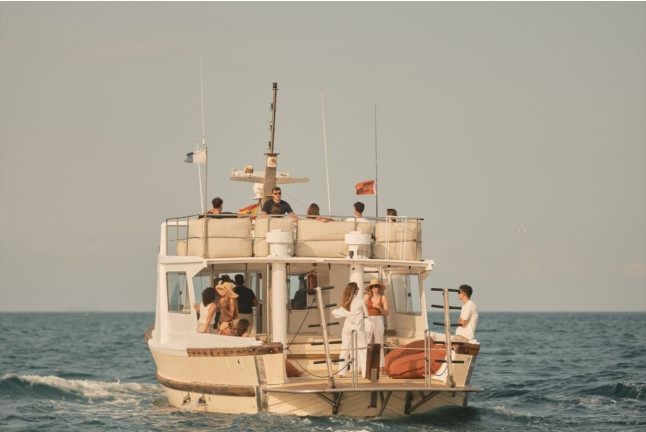 Salida Privada en Barco con Cata de Vino por las Illes Medes (L’Estartit, Girona)