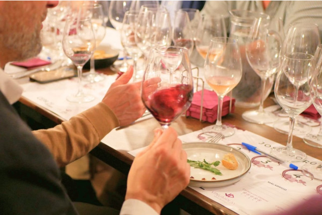 Cata de Vinos con Maridaje de Tapas para dos (Málaga)