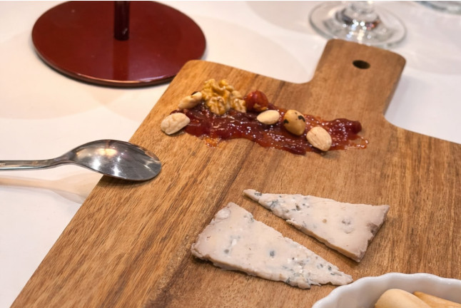 Cata de Quesos con Copa de Vino y Maridaje en La Musola (Madrid)