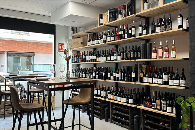 Cata de Vinos con Maridaje de Tapas en Vinópatas (Sevilla)