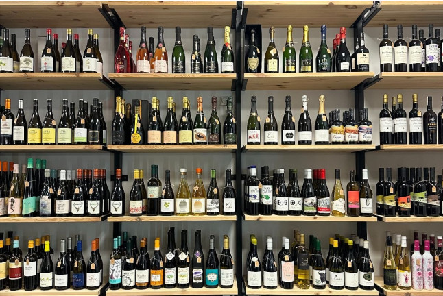 Cata de Vinos con Maridaje de Tapas en Vinópatas (Sevilla)