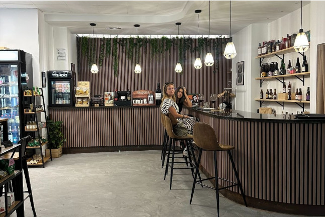 Cata de Vinos con Maridaje de Tapas en Vinópatas (Sevilla)