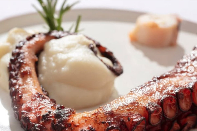Visita Guiada con Cata de Vermuts, Tapas y Comida para dos en Gastro Botànic & Co. - Casa Padró (Bràfim, Tarragona)