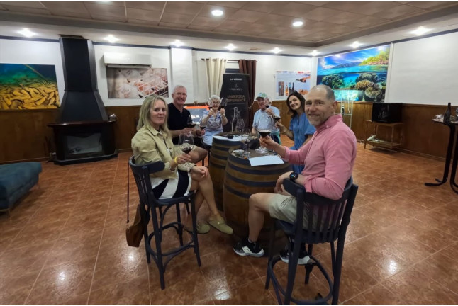 Cata de Vinos Submarinos en Tierra para dos en Bodegas Undersea (Murcia)