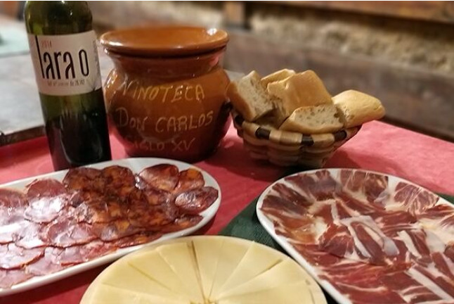 Visita Teatralizada a Bodega, Degustación de Ibéricos y Cata Maridaje (Burgos)