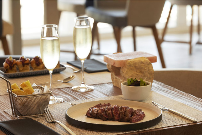 Circuito Spa, Masaje y Menú Degustación en Hotel Catalonia Mirador Des Port 4* (Maó, Menorca)