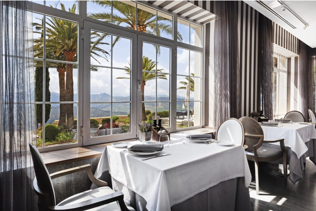 Circuito Spa, Masaje y Comida o Cena en Hotel Catalonia Reina Victoria 4* (Ronda, Málaga)