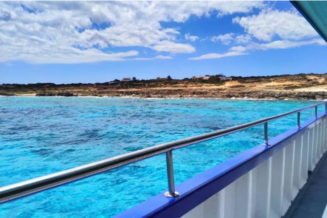 Paseo en Catamarán y Comida con Paradas para Nadar en Cala Saona e Illetas (Formentera)